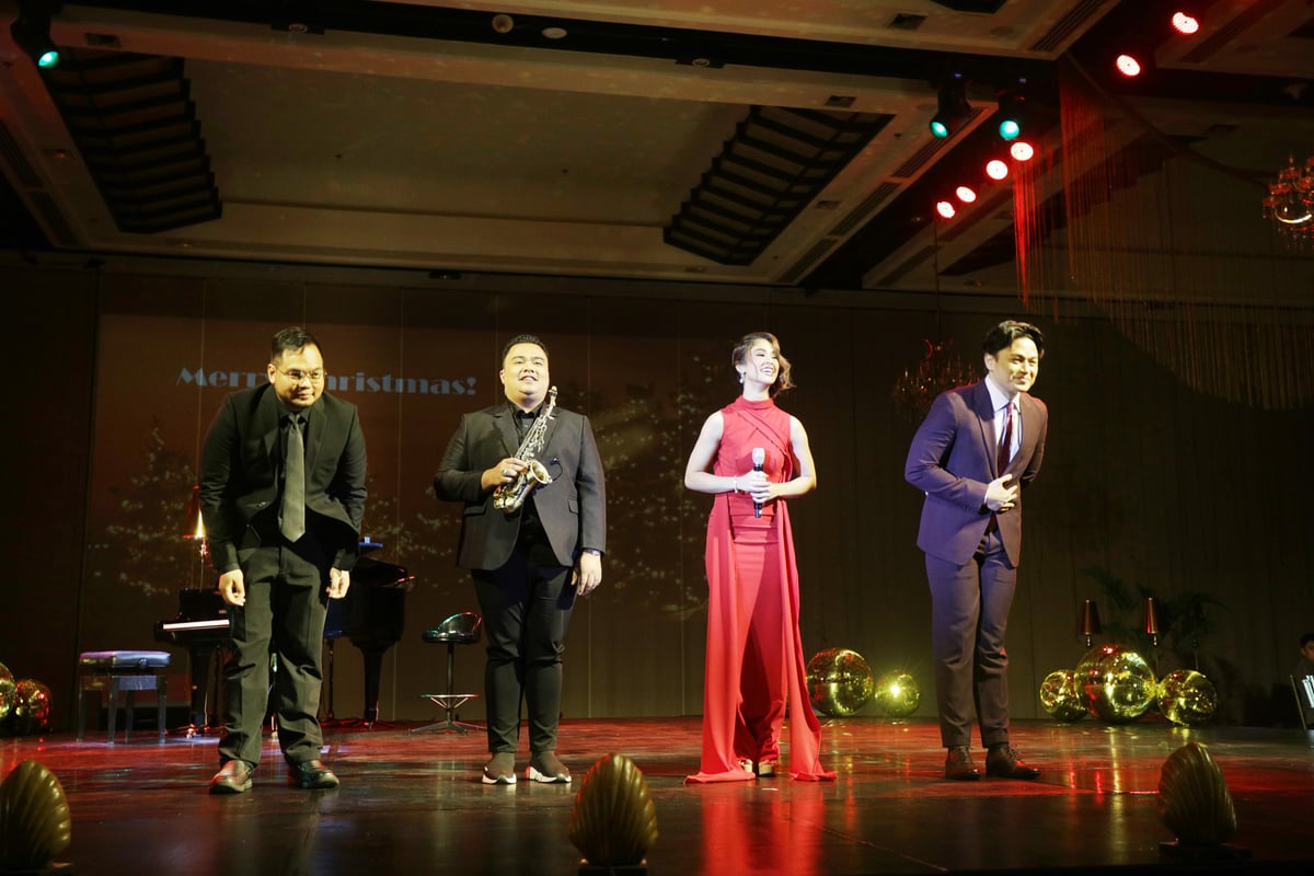 Christmas tree lighting artists. (From left) Kim Dominik Sarmiento, the pianist, Joshua Espinosa, the saxophonist and performers Kayla Rivera and Vien King.