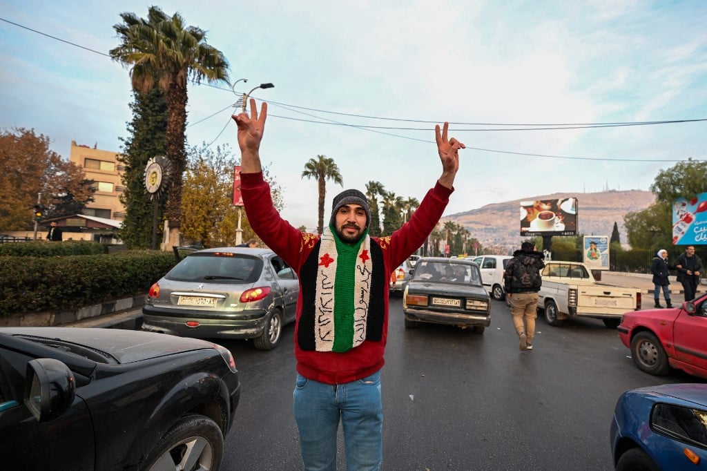Syrian PM says ready to cooperate with any leadership after Assad flees
