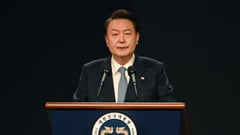Impeached S. Korean President Yoon spends first night in jail