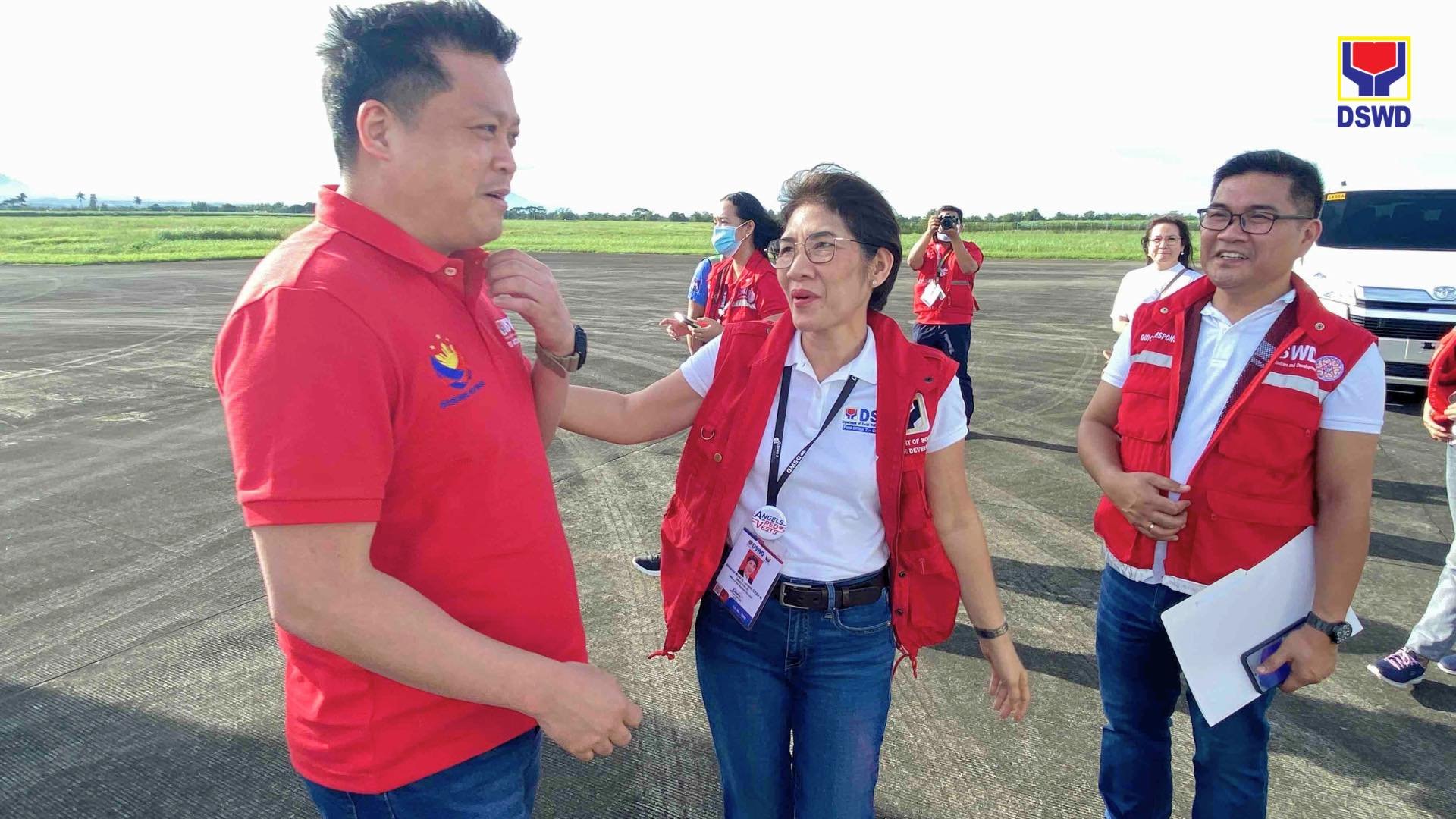 DSWD chief assesses evacuees in Negros after Kanlaon eruption 