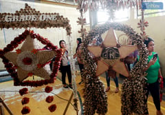 Christmas lanterns from recycled materials