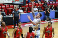 Chris McLaughlin of Hong Kong Eastern asserts his dominance over Blackwater defenders during their PBA Commissioner’s Cup game last night at the Filoil EcoOil Centre. The Eastern prevailed, 84-75.