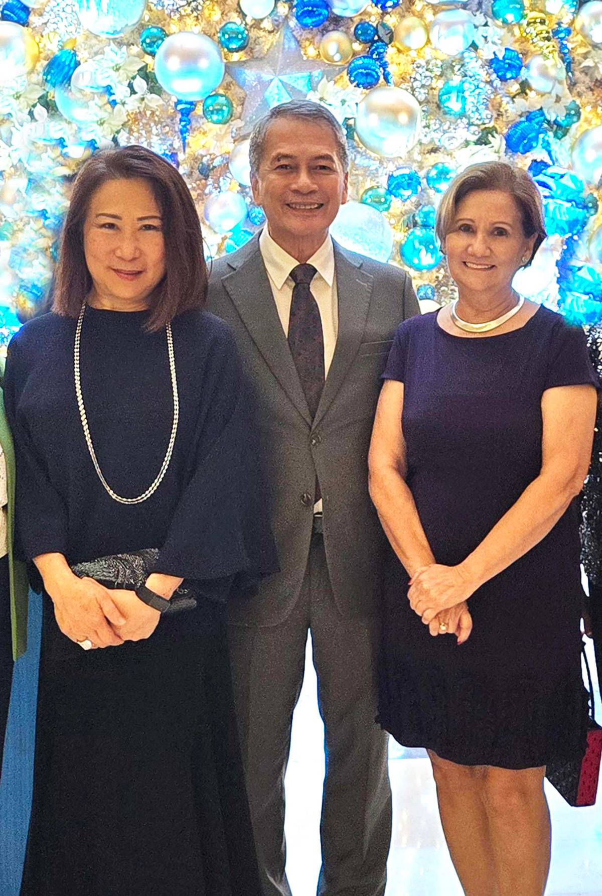 Elizabeth Sy, chairwoman and president of SMHCC, Nestor Jardin, art consultant for SMHCC and Daily Tribune's Honey Jarque Loop.