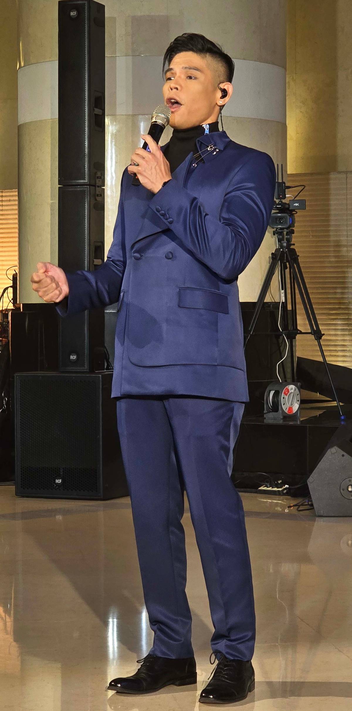 Tenor Arman Ferrer