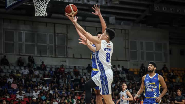 Calvin Oftana soars to a 42-point performance during TNT Tropang Giga’s 103-100 win over Magnolia in the PBA Commissioner’s Cup last night at the Ninoy Aquino Stadium.