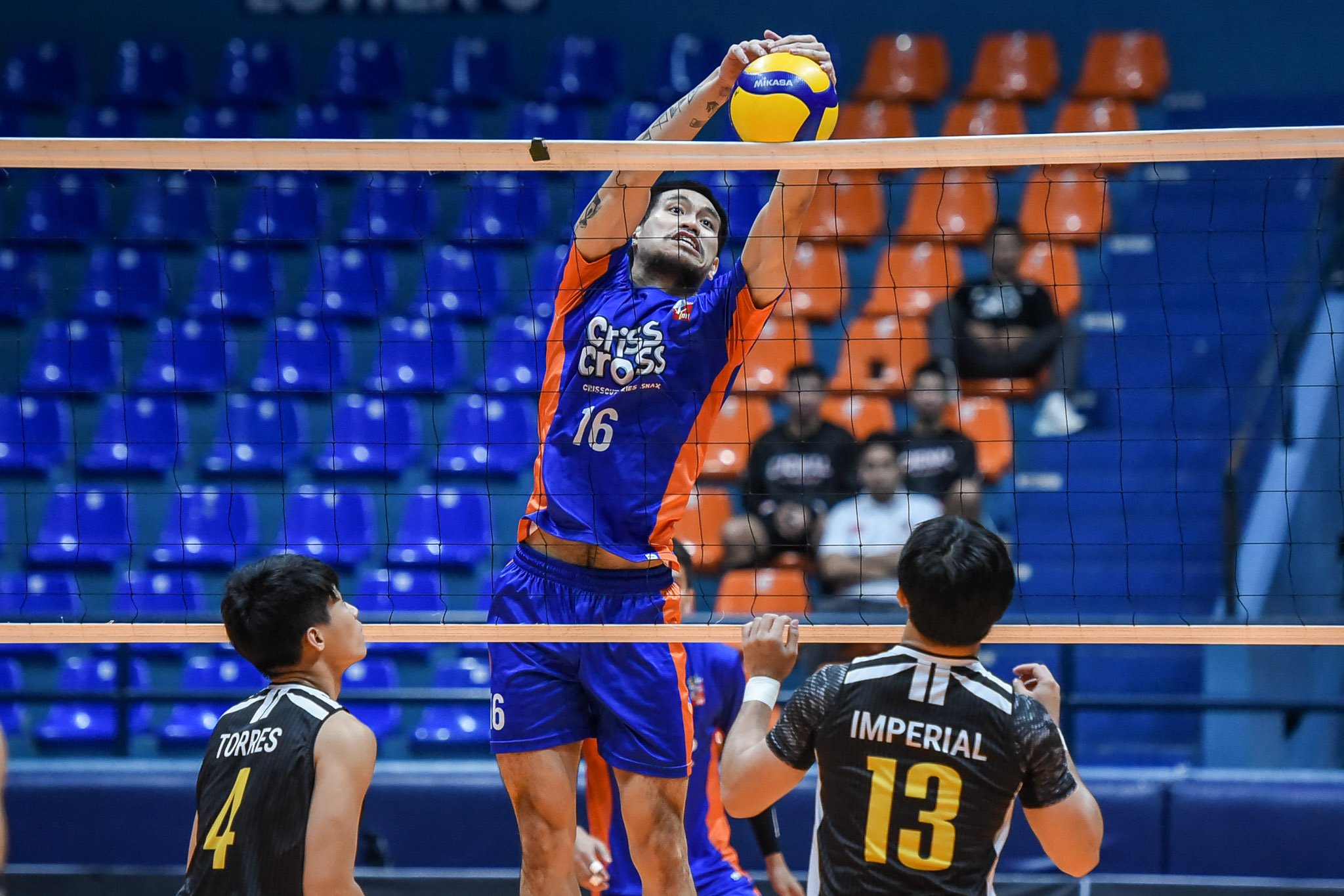 Strong 3rd set sends Criss Cross to finals