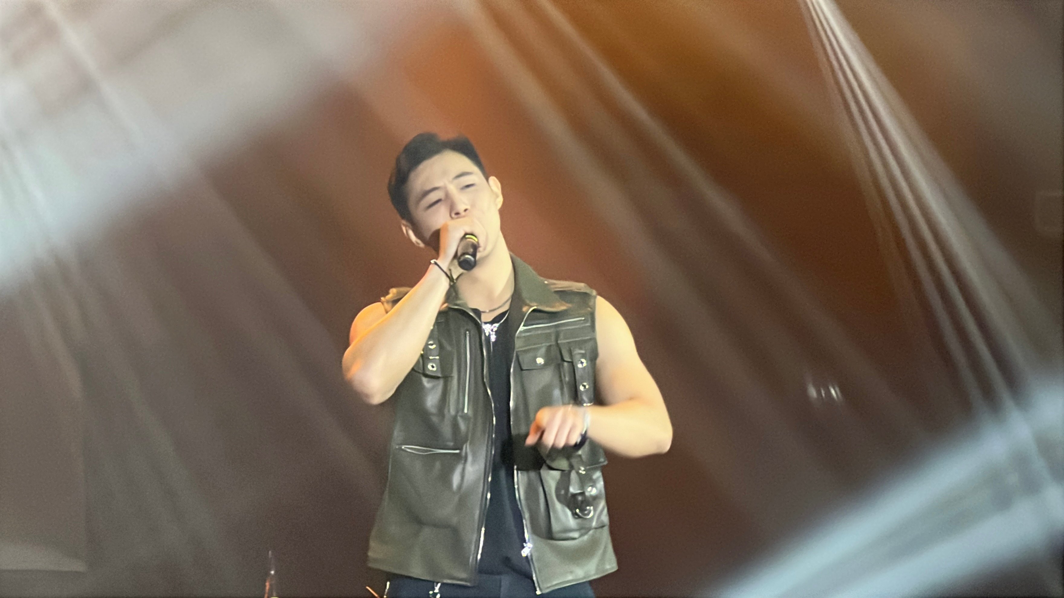 Kim Ji Soo serenades Bicol