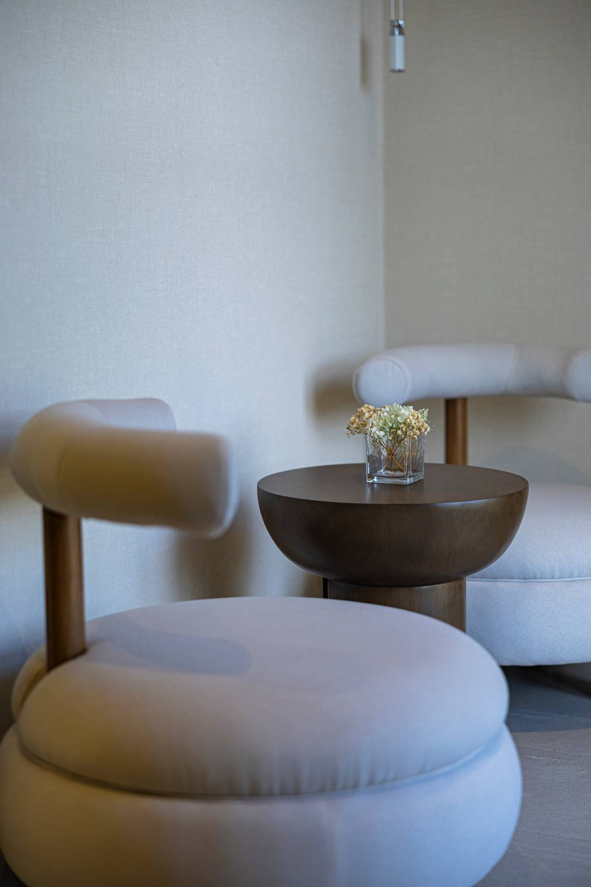 Cream accent chair.
