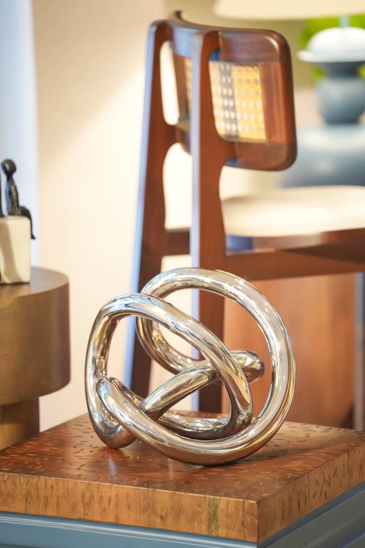 Gold knot decor.