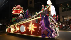 Christmas parade spectacle