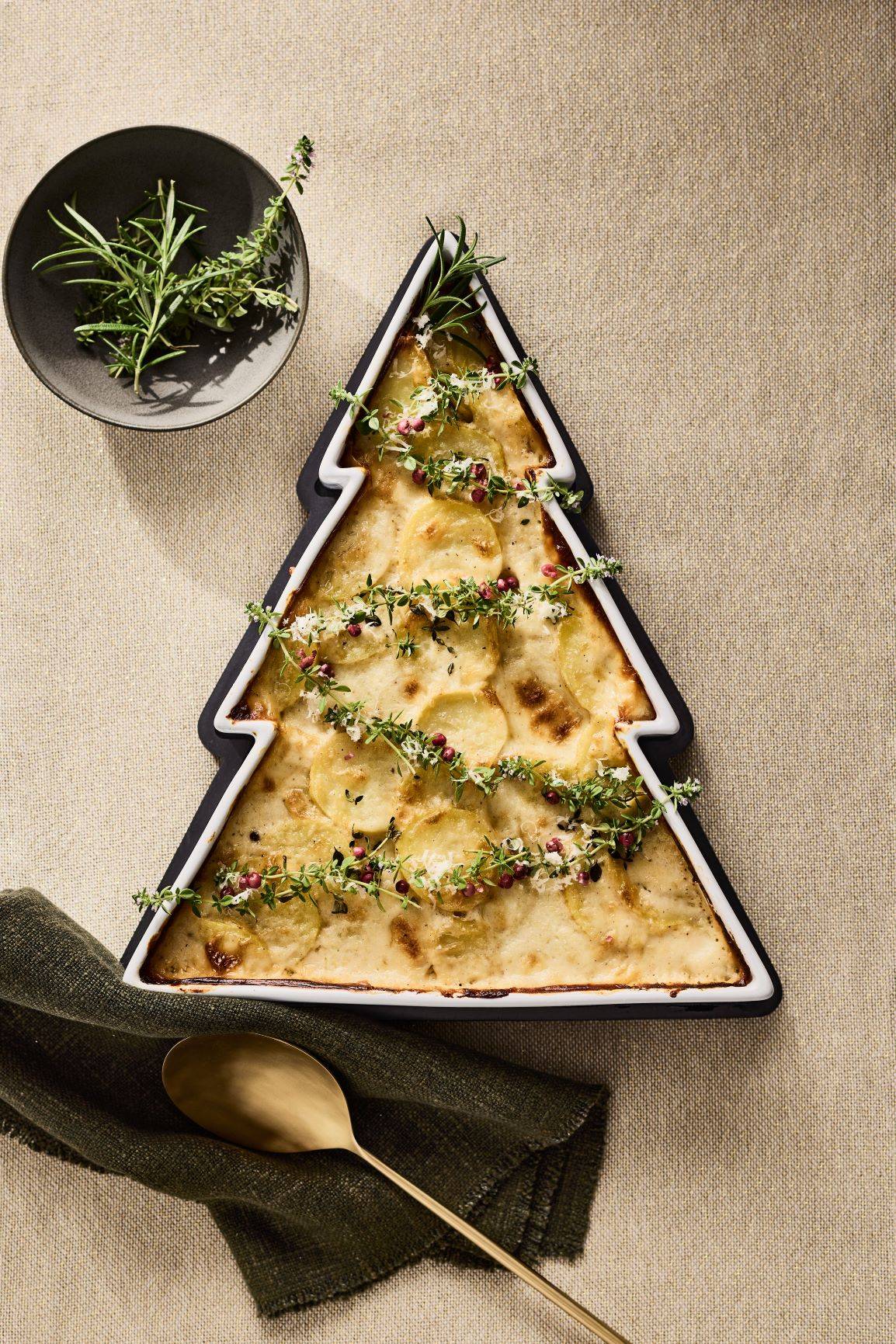 Oven-to-Table Holiday Tree Casserole Dish with Wood Trivet.