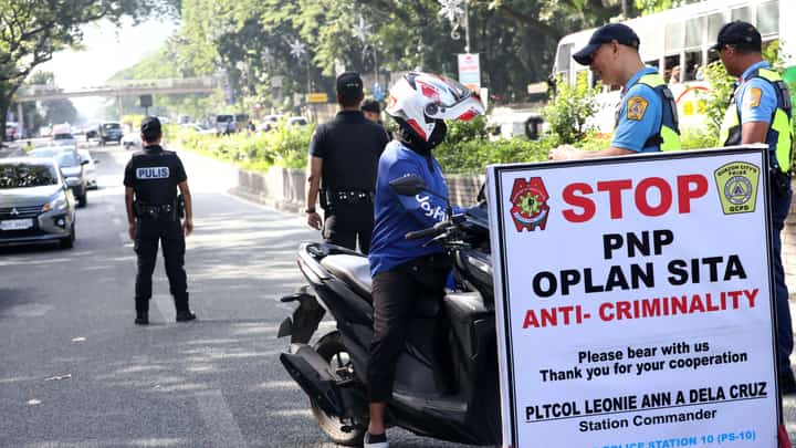 (December 13, 2024)…………Quezon City Police District QCPD Station 10 conducts Oplan Sita anti-crime along East Avenue in Quezon City to increase police visibility and avoid criminal activity and to ensure the safety of the people, most likely during the Christmas celebration…….Photo/Analy Labor
