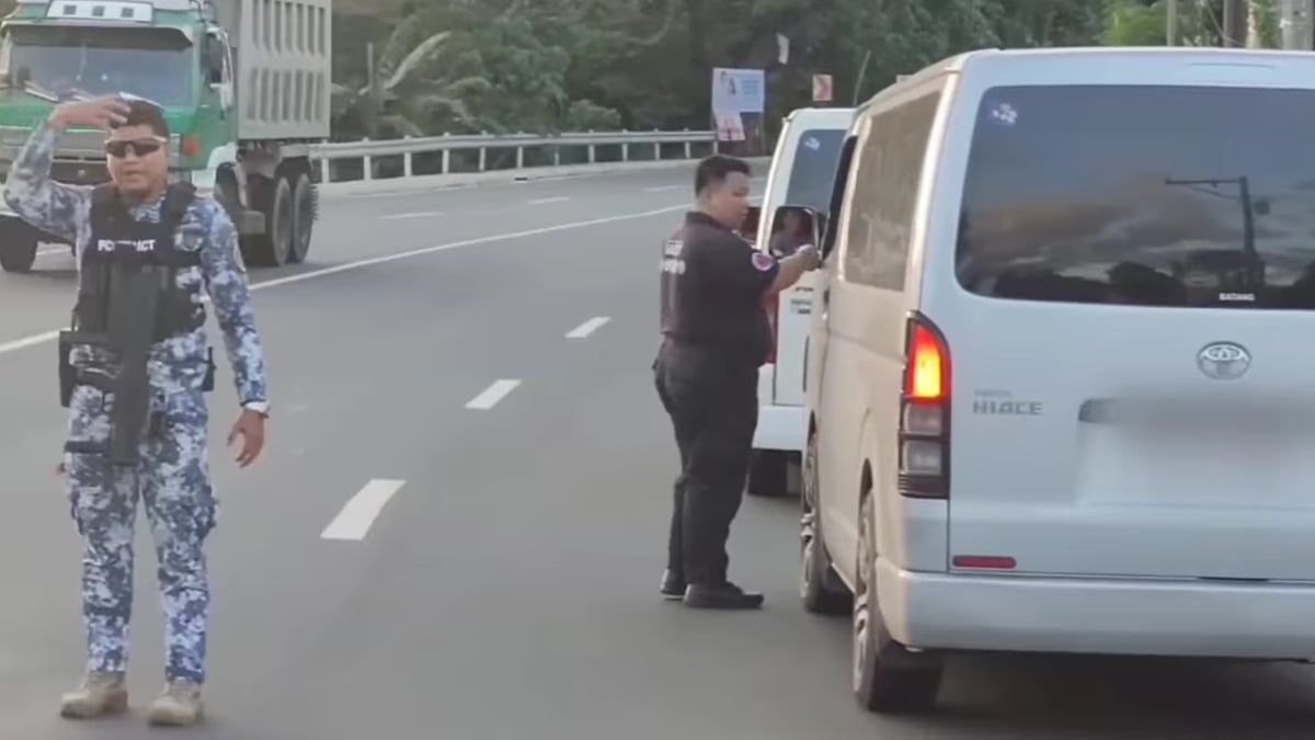 6 vans seized for unauthorized ops