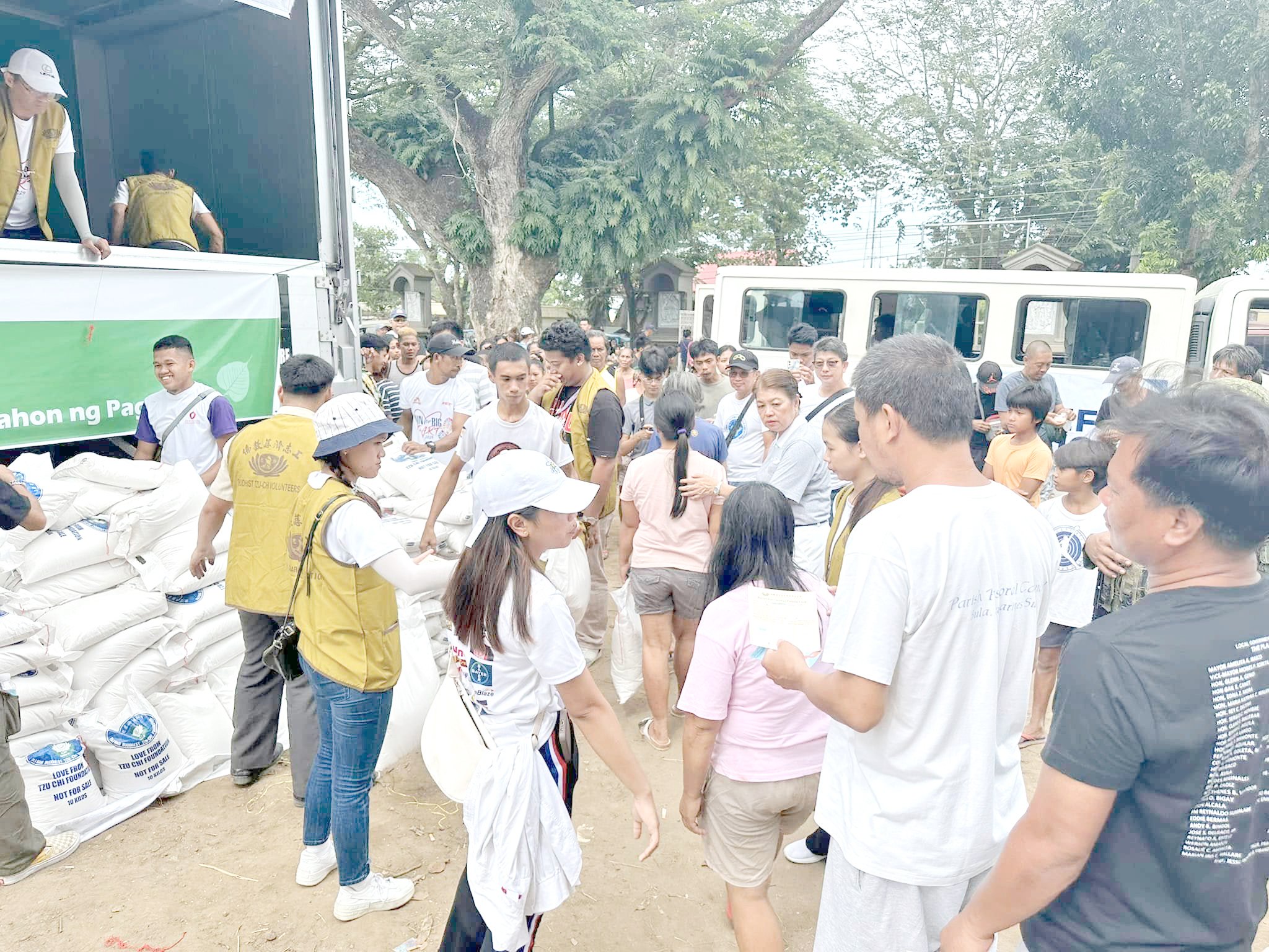 Bicol typhoon victims get rice, roof