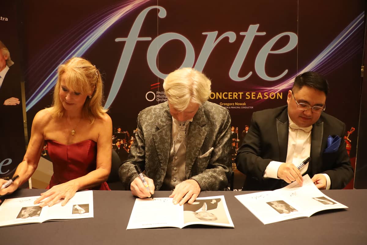 (FROM left) Sara Sant'Ambrogio, Grzegorz Nowak, and PPO guest concertmaster and artist-in-residence Diomedes Saraza Jr.