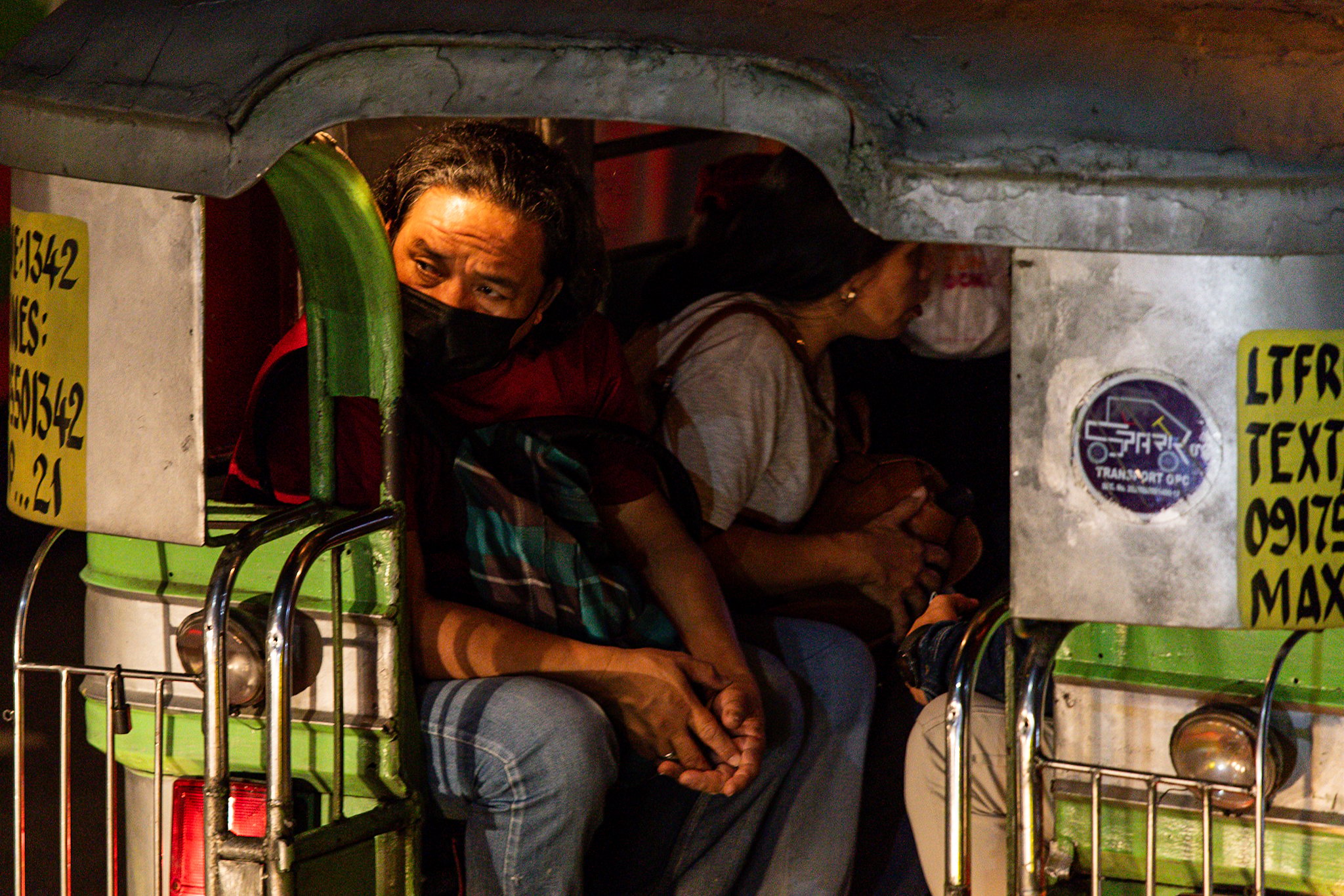 A commuter couldn’t help but shake his head after spending an ample time in traffic jam.