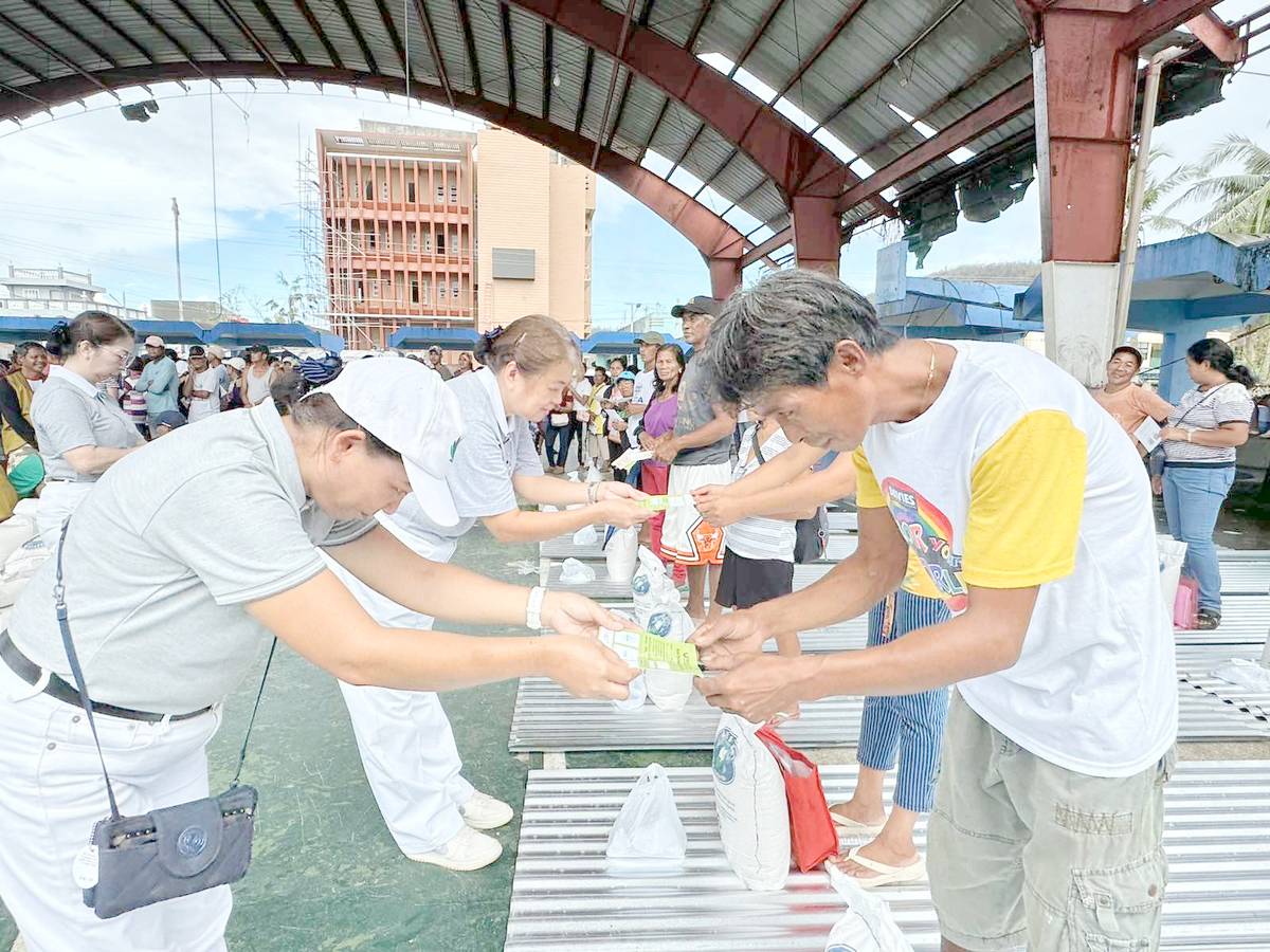 Families from Gigmoto receive galvanized iron sheets, a kilo of umbrella nails and a 10-kilo sack of rice.