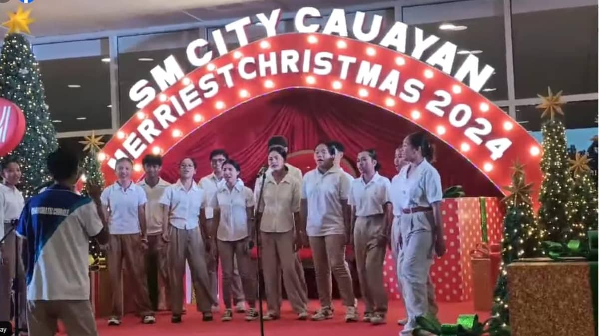 A CHOIR serenades mallgoers at SM City Cauayan.