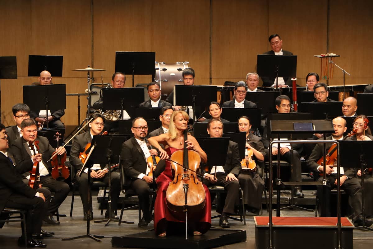Sara Sant'Ambrogio plays the cello.