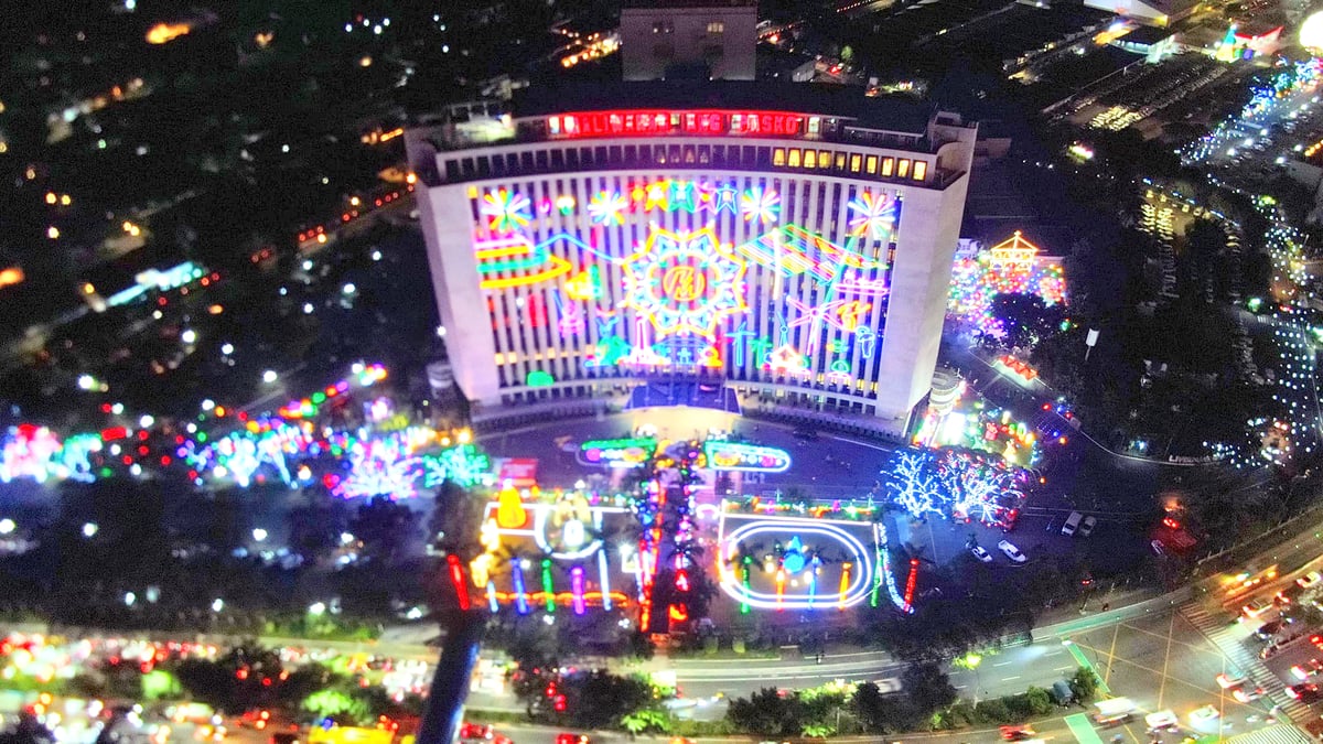 SPREADING THE CHRISTMAS CHEER. The Meralco Liwanag Park, which is open to the public daily from 6:00 PM to 11:00 PM until December 31, offers a magical experience for visitors with energy-efficient lighting technologies and displays made from recycled and repurposed materials, showcasing the company’s commitment to sustainability.