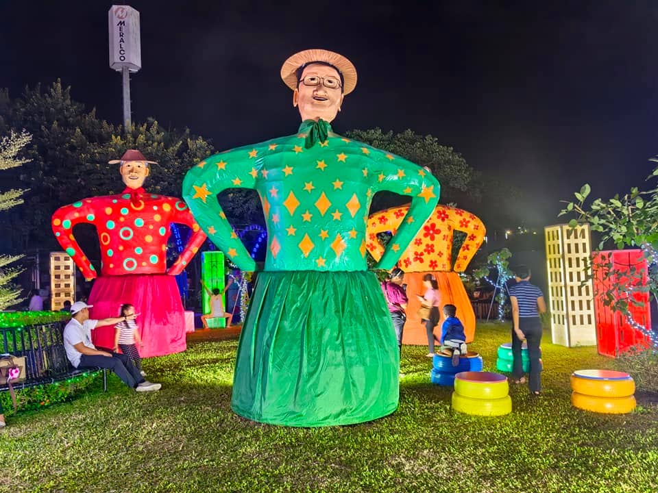 PASKONG PINOY. The Liwanag Park showcases Filipino tradition and culture through its colorful display of festivals and celebrations. One of the main features is the Higantes Festival with giant puppets made from recycled paper.
