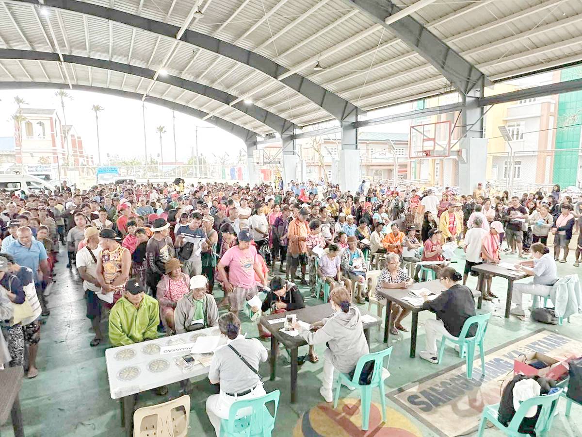 Thousands of victims of typhoons were given relief stubs to claim their rice and roof from Tzu Chi Philippines.