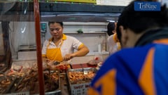 Christmas shoppers buy ham ahead of Christmas