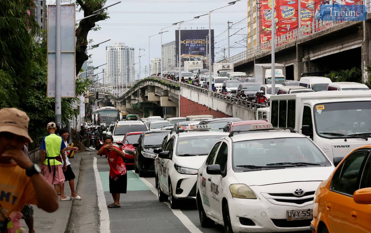 Heavy traffic builds up along EDSA Southbound in Kamuning, heading towards Cubao, Quezon City, on Tuesday, 17 December 2024 – just eight days before Christmas.