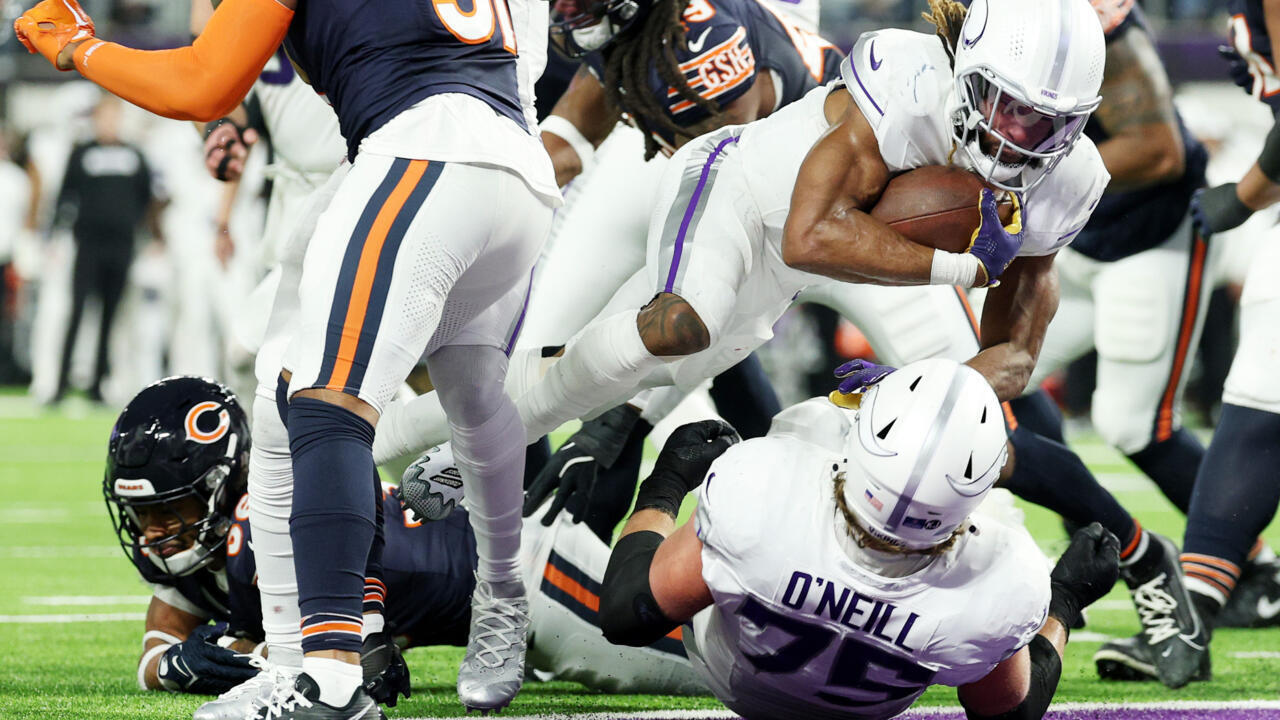Vikings roar, crush Bears