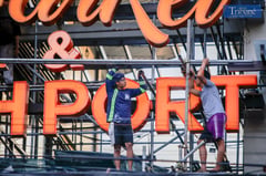 Quinta market signage repair