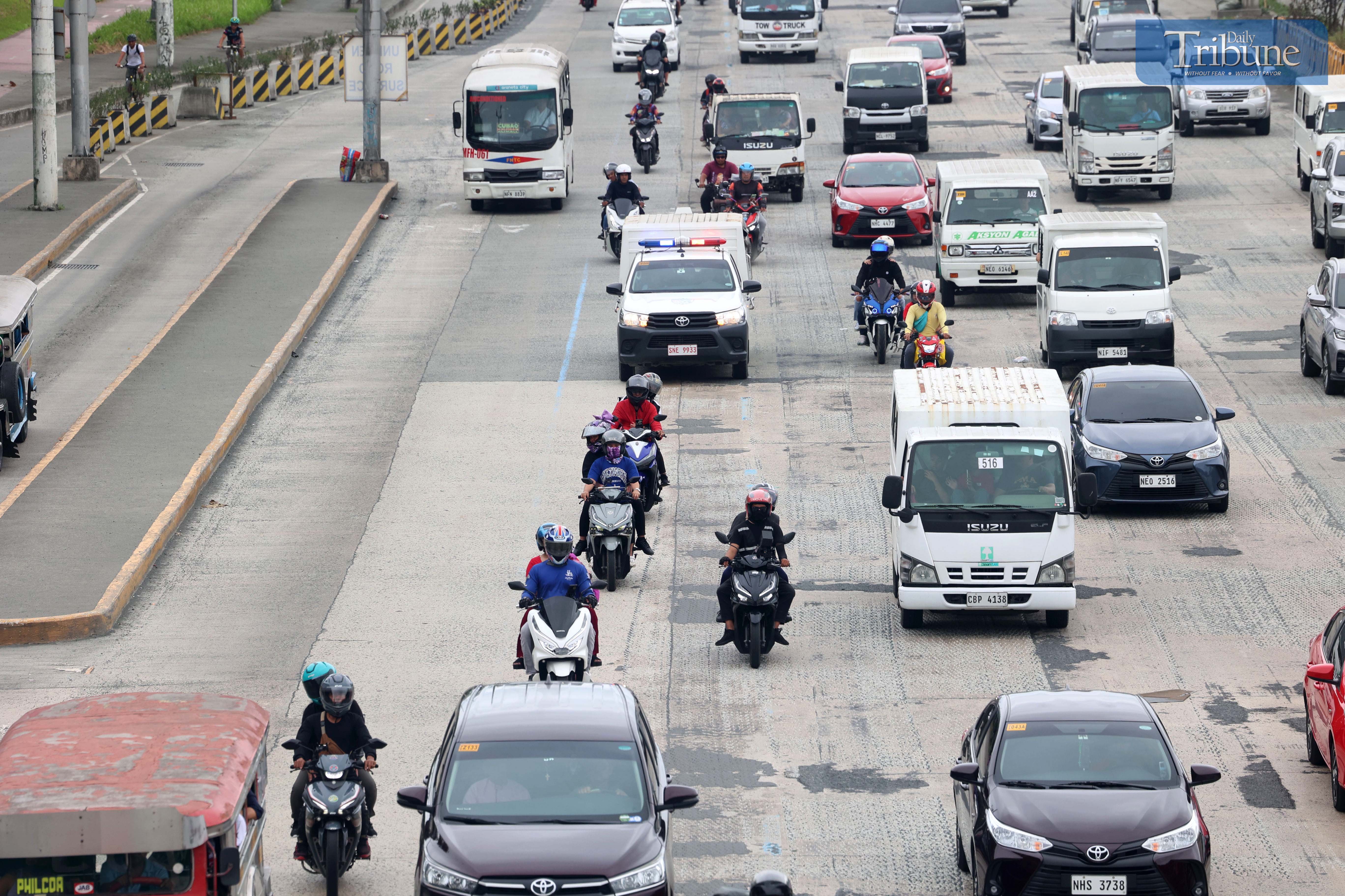 P2.5B in fuel subsidies for PUV drivers, ride-hailing car operators underway: DOTr