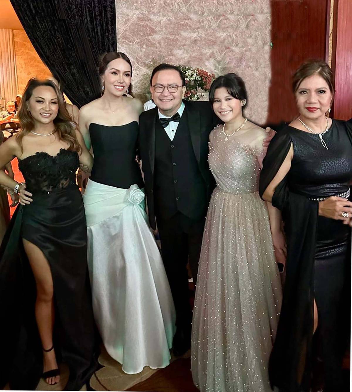 Esperanza Garcia, Kate Garcia, Cebu Mayor Raymond Garcia, daughter Lexie and  Perl Arienza.