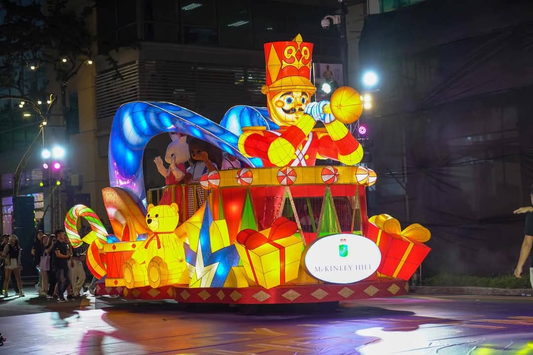 NUTCRAKER float.