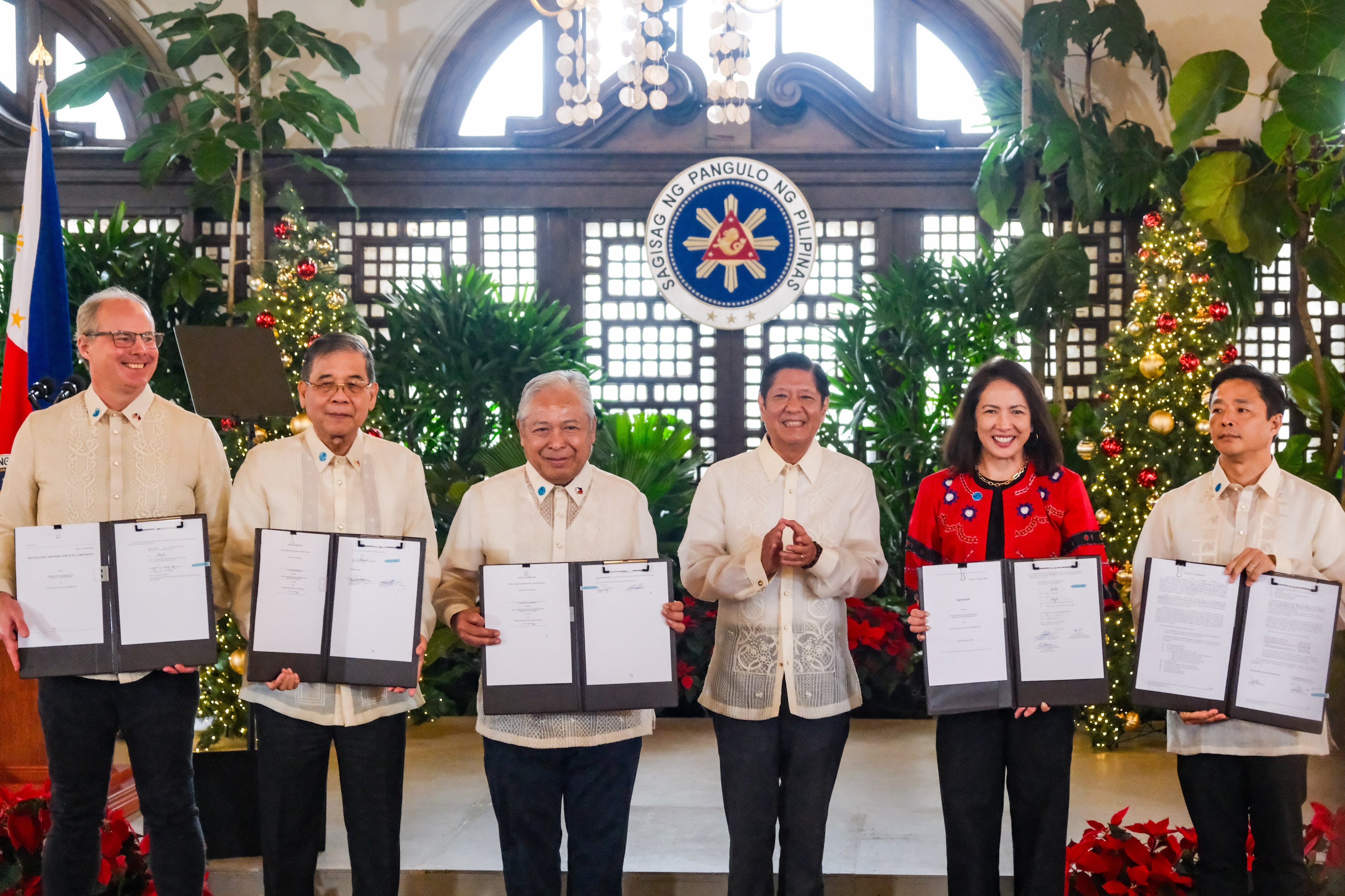 Marcos delays signing 2025 national budget
