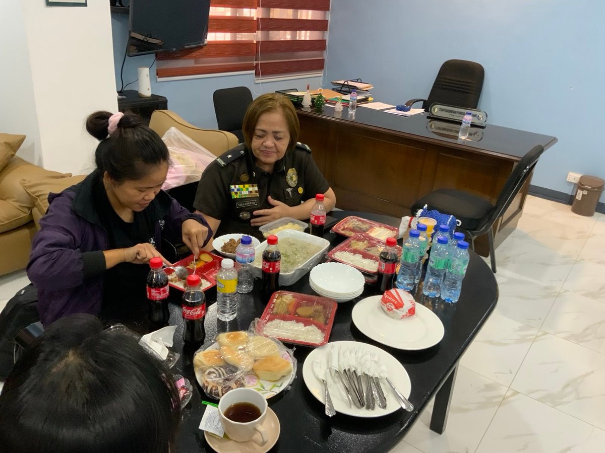 Mary Jane Veloso (left) shares breakfast with CSupt. Ma Cecilia Villanueva, acting deputy director for reformation and director for health and welfare services, at the Correctional Institution for Women, her thoughts drifting amid the ongoing drama surrounding her repatriation from Indonesia.