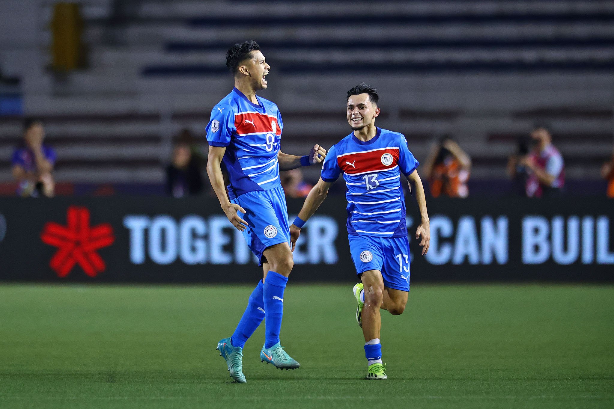 Capellas rallies behind Phl booters