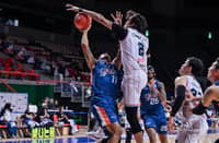 Chris Newsome of Meralco gets blocked by Choi Jun Yong of Busan KCC Egis during their EASL game
late Wednesday at the Sajik Gymnasium in Busan,
South Korea. The Koreans prevailed, 72-68.