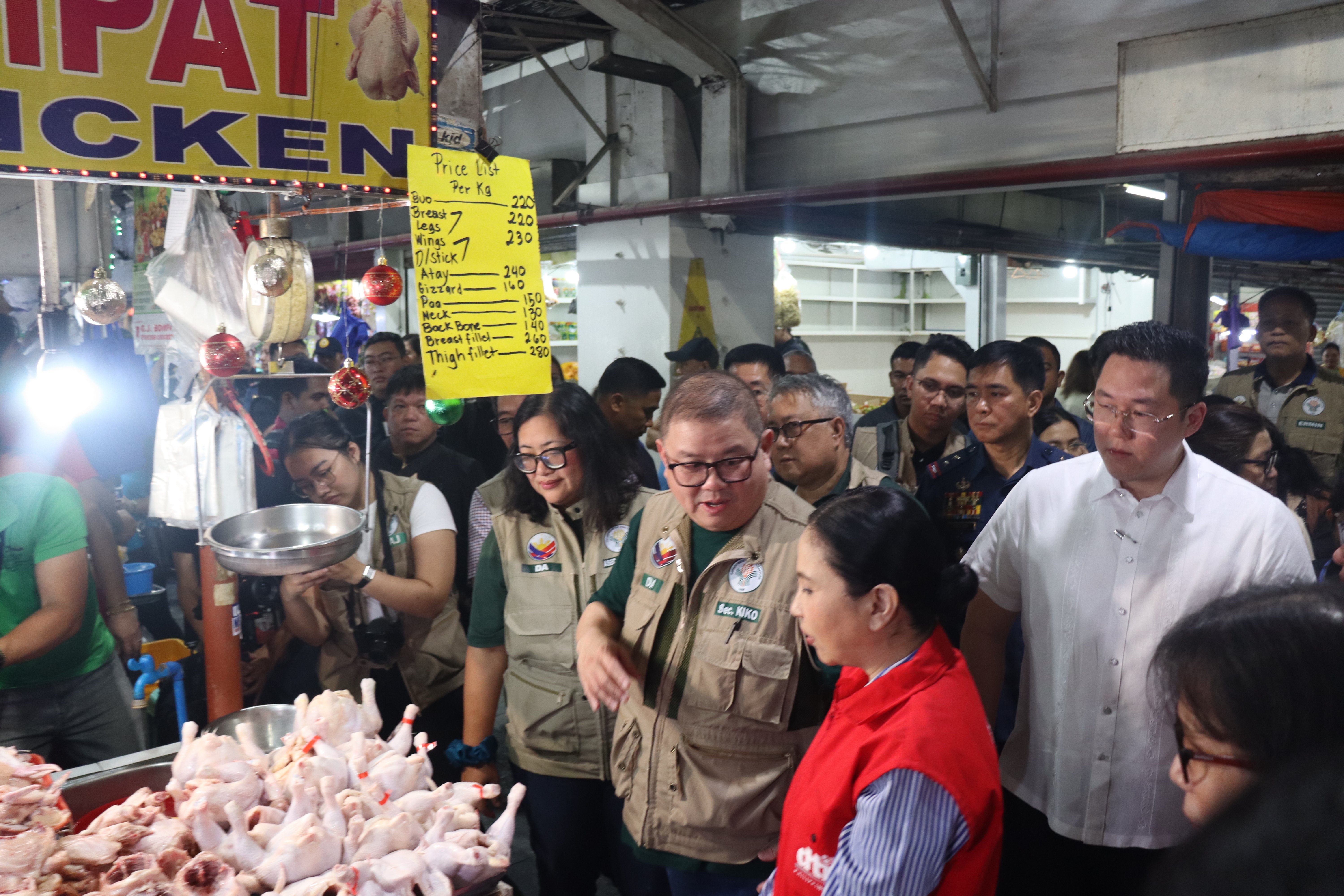 Local authorities inspect public market for fair prices