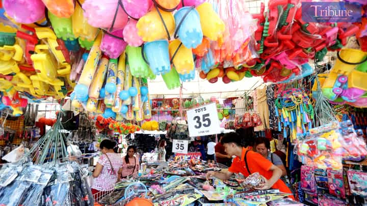 Customers browsed through various plastic toys, priced starting at P35, being sold along Commonwealth Avenue in Quezon City on Thursday, 19 December 2024, less than a week before Christmas.