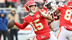 Mahomes returns after injury scare