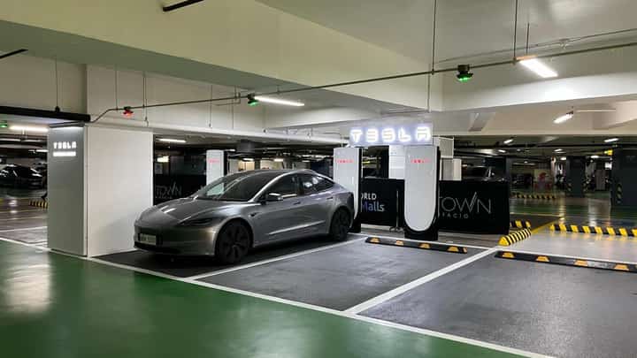 TESLA’s first-ever Supercharging station is now available at the Uptown Mall in Bonifacio City in Taguig City.