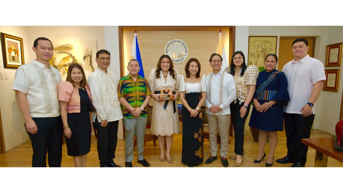Cleofe Albiso accepting a token from DOT Secretary Christina Frasco joined by general managers from NCR+ properties and executives of Megaworld Hotels & Resorts.