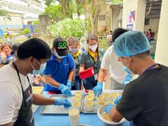 Go spreads holiday cheer with public hospital feeding program