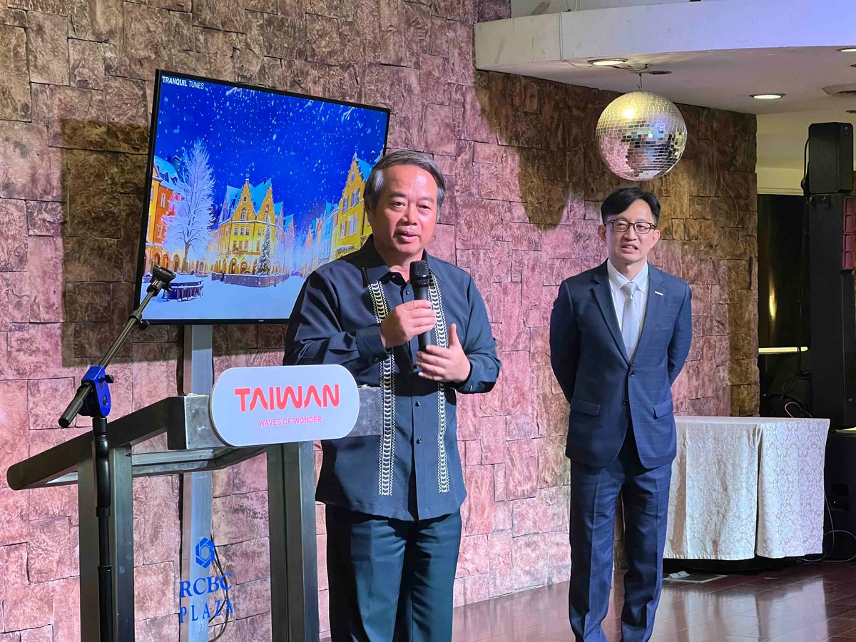 TECO Representative Wallace Minn-Gan Chow and Taiwan Tourism Administration Director for International Affairs Division Ben Huang.