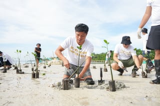 Toyota athlete drives coastal care campaign