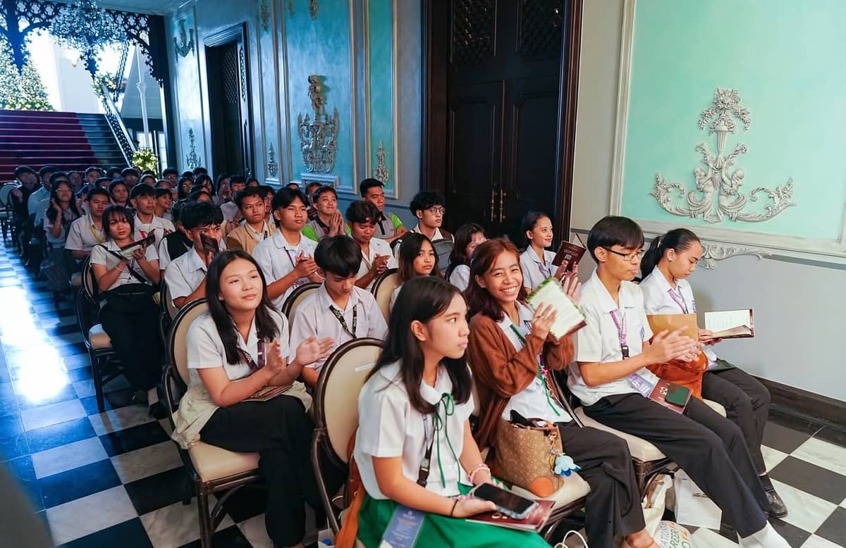 Student guests enjoy the show.