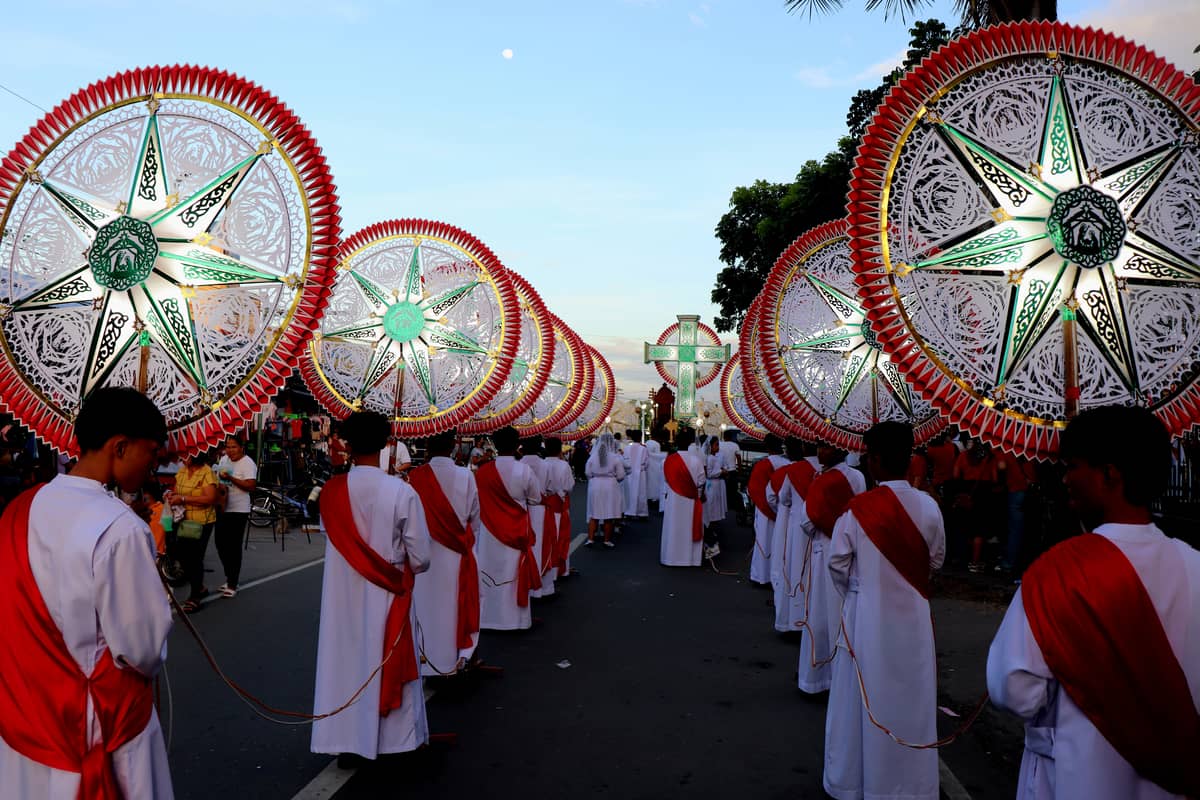 The 12 paruls represent the 12 apostles of Jesus Christ.