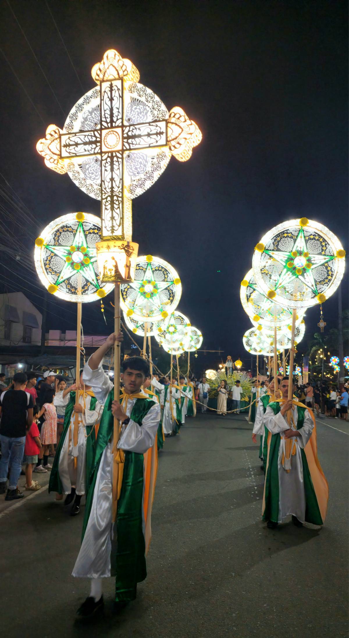 Eye-catching lanterns of the group from the barangay of San Isidro.