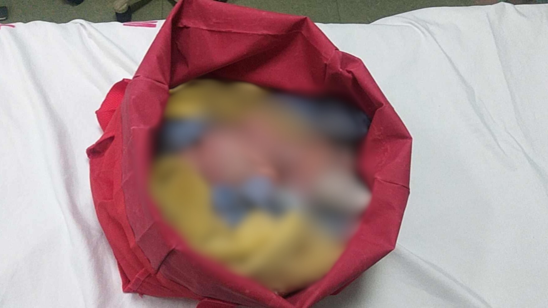 Newborn baby abandoned in Malabon