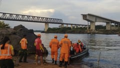 Acid complicates search after deadly Brazil bridge collapse
